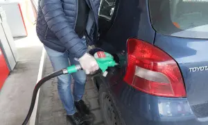 Ceny diesla w Polsce: 6,80-7,10 zł. Prognozy i triki na tańsze tankowanie