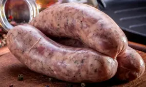 Z czego jest biała kiełbasa? Odkryj jej skład i tajemnice jakości