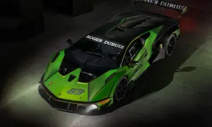 Zielono-czarne, piekielne lamborghini z numerem 63 i logiem Roger Dubuis, gotowe do wyścigu.