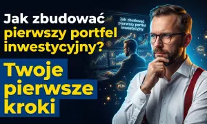 Mężczyzna w okularach zastanawia się nad budową swojego pierwszego portfela inwestycyjnego. Na ekranach w tle wykresy i symbole walut.