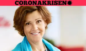 Lottie Knutsson ler mot kameran, klädd i en turkos scarf. Texten "CORONAKRISEN" syns ovanför.