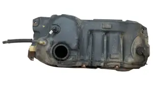 Tanque de combustible Hyundai Terracan 2.9 CRDi. Posibles problemas de fugas o desgaste.