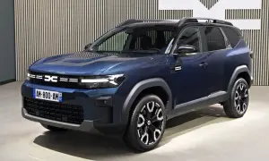 Nowy Dacia Bigster w ciemnoniebieskim kolorze, z nowoczesnym grillem i felgami. Sprawdź dacia bigster cennik i odkryj jego możliwości.
