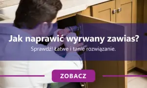 Mężczyzna naprawia zawias w szafce wiertarką.