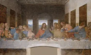 Ostatnia Wieczerza. Jezus siedzi pośrodku, otoczony przez dwunastu apostołów. Każdy z nich reaguje inaczej na słowa Jezusa, co pokazuje, ilu było apostołów i ich emocje.