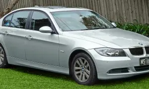 BMW E90 - historia modelu, techniczne szczegóły i bezpieczeństwo