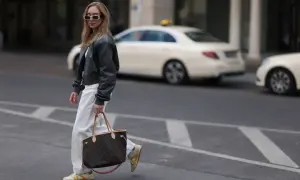 Sportowy styl i torebka: Jak łączyć wygodę z elegancją?