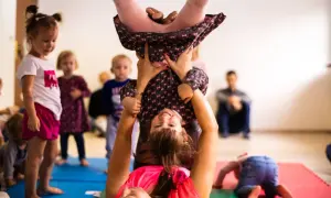 Zajęcia fitness dla mam z dziećmi – wróć do formy i ciesz się czasem z maluchem