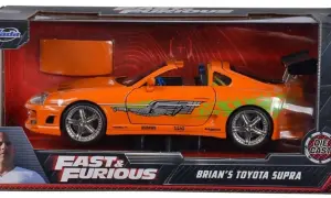 Pomarańczowa Toyota Supra Briana z Szybkich i Wściekłych w pudełku. Zastanawiasz się, ile kosztuje Toyota Supra?