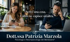 Coppia che comunica via messaggio, con la psicologa Dott.ssa Patrizia Marzola che offre supporto per capire come scrivere un messaggio alla psicologa.