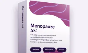 Een verpakking met de tekst "Menopauze test". De zelftest helpt bij het in kaart brengen van hormonen rondom de menopauze.