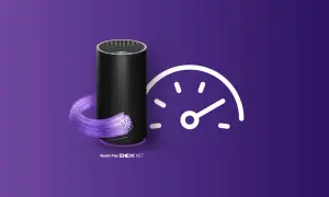 Router Play BOX NET z światłowodem i ikoną prędkościomierza symbolizują szybki internet szerokopasmowy.