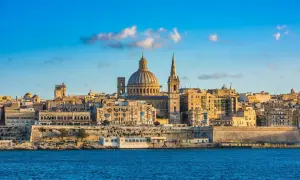 Malta, z jej imponującą architekturą i błękitnym morzem, jest członkiem Unii Europejskiej.