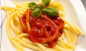 Perfekte Tomatensoße für Nudeln: Einfach, schnell & lecker