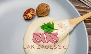 Gęsty sos śmietanowy do pizzy na talerzu, obok gałka muszkatołowa. Tekst "SOS JAK ZAGĘŚCIĆ".