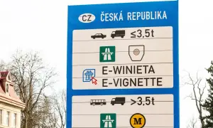 Znak informuje o konieczności zakupu e-winiety Czechy dla pojazdów do 3,5 tony.