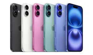 Pięć kolorowych iPhone'ów: czarny, biały, różowy, miętowy i fioletowy, obok niebieskiego iPhone'a z ekranem.