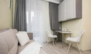 Jakie zasłony do małej sypialni? Trikami powiększysz wnętrze!
