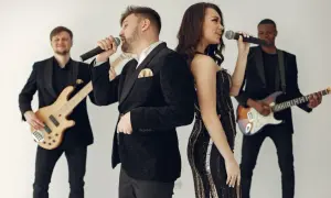 DJ czy zespół na wesele – co wybrać, by uniknąć rozczarowania?