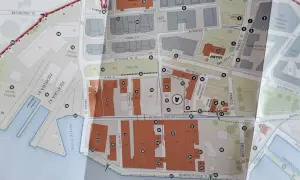Mapa Stoczni Gdańskiej z zaznaczonymi obiektami i trasami zwiedzania.