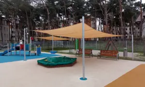 Jak zacienić plac zabaw: skuteczne metody na zapewnienie cienia