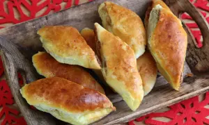 Przepis na ciasto drożdżowe do pasztecików, które zawsze się udaje