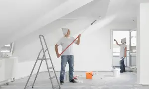 Jaką farbę na pierwsze malowanie wybrać, aby uniknąć błędów?