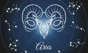 Aries, jaki to znak zodiaku? Symbol Barana otoczony konstelacjami na tle nocnego nieba.