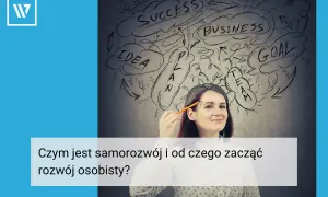 Kobieta z ołówkiem zastanawia się nad schematem "samorozwój co to". Widać słowa: IDEA, PLAN, BUSINESS, GOAL, TEAM, SUCCESS.