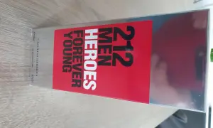 Pudełko perfum Carolina Herrera 212 Men Heroes Forever Young. Zapach dla mężczyzn, którzy czują się jak bohaterowie.