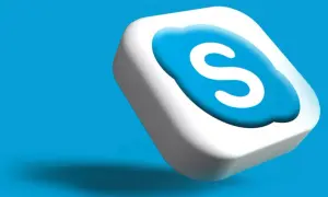 Ikona Skype na niebieskim tle. Użyj tej ikony do udostępnianie ekranu skype.