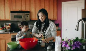Kitchen helper – co to jest i jak inspiruje dzieci do gotowania?