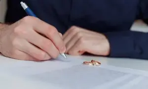 Ile kosztuje adwokat w sprawie o ograniczenie praw rodzicielskich? Sprawdź stawki