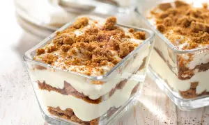 Verrine mascarpone spéculoos, un délice gourmand en couches crémeuses et biscuits croustillants.