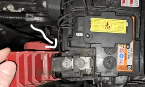 Gdzie jest akumulator w Toyocie C-HR? Lokalizacja i obsługa