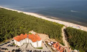 Gdzie najtańsze noclegi nad morzem? Odkryj ukryte skarby w Polsce