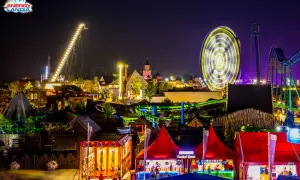 Energylandia nocą: karuzele, kolejki górskie i gry. Idealne miejsce na urodzinowy bilet!