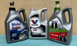 Szukasz oleju do Toyota Yaris 1.4 D4D? Na zdjęciu oleje Mobil i Valvoline. Sprawdź specyfikację swojego auta.