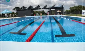 Nowy basen w Nowym Sączu zaprasza do pływania. Sprawdź cennik i przyjdź na relaks!
