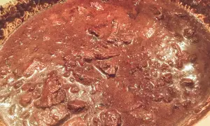 Hirschgulasch würzen: Die besten Gewürze für perfekten Wildgeschmack