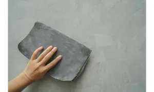 Jaki papier do gładzi wybrać, aby uniknąć zniszczenia powierzchni?