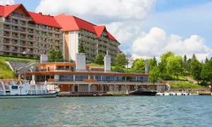 Hotel Gołębiewski w Mikołajkach – Kiedy powstał i jego historia