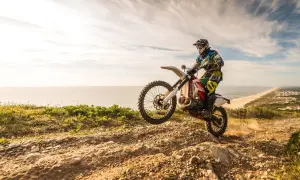 Prawo jazdy na enduro: Czy jest wymagane? Poznaj kategorie i kary!