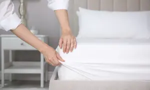 Jak pościelić łóżko w hotelu, aby wyglądało profesjonalnie i estetycznie