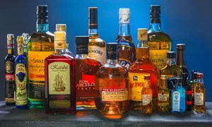 Ile kalorii ma whisky z colą? Sprawdź, co naprawdę pijesz!