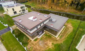 Czy warto uszczelniać dach pokryty pianką PUR, o czym pamiętać?