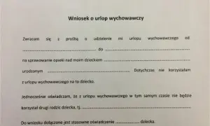 Czy na urlopie wychowawczym można pracować na cały etat? Sprawdź przepisy i konsekwencje