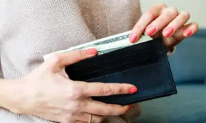 Kto płaci alimenty po śmierci byłego męża? Ważne informacje dla Ciebie