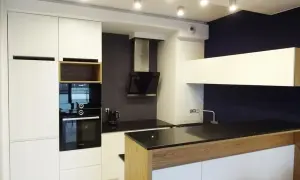 Jak poprawnie obudować kominek w kuchni? Poradnik krok po kroku