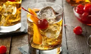 Najlepsze drinki z amaretto: klasyczne i kreatywne przepisy na koktajle